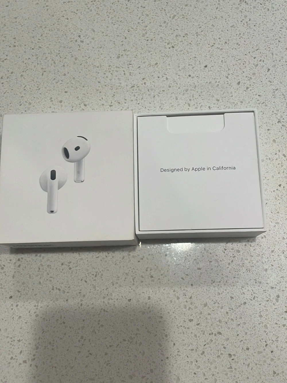 Apple White Wireless Earbuds Boxed Image